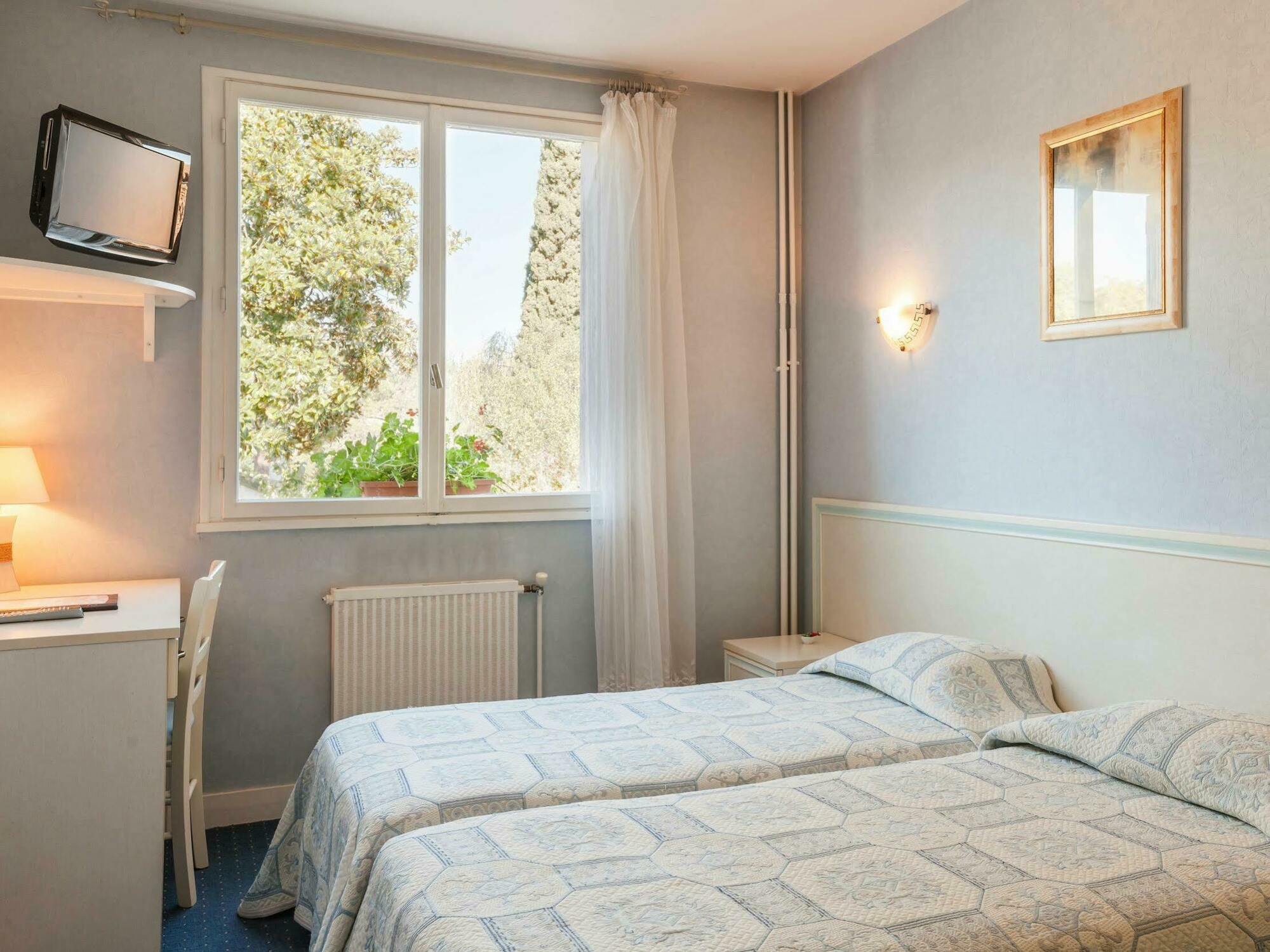 Logis Hotel Emeraude Confolens Zewnętrze zdjęcie