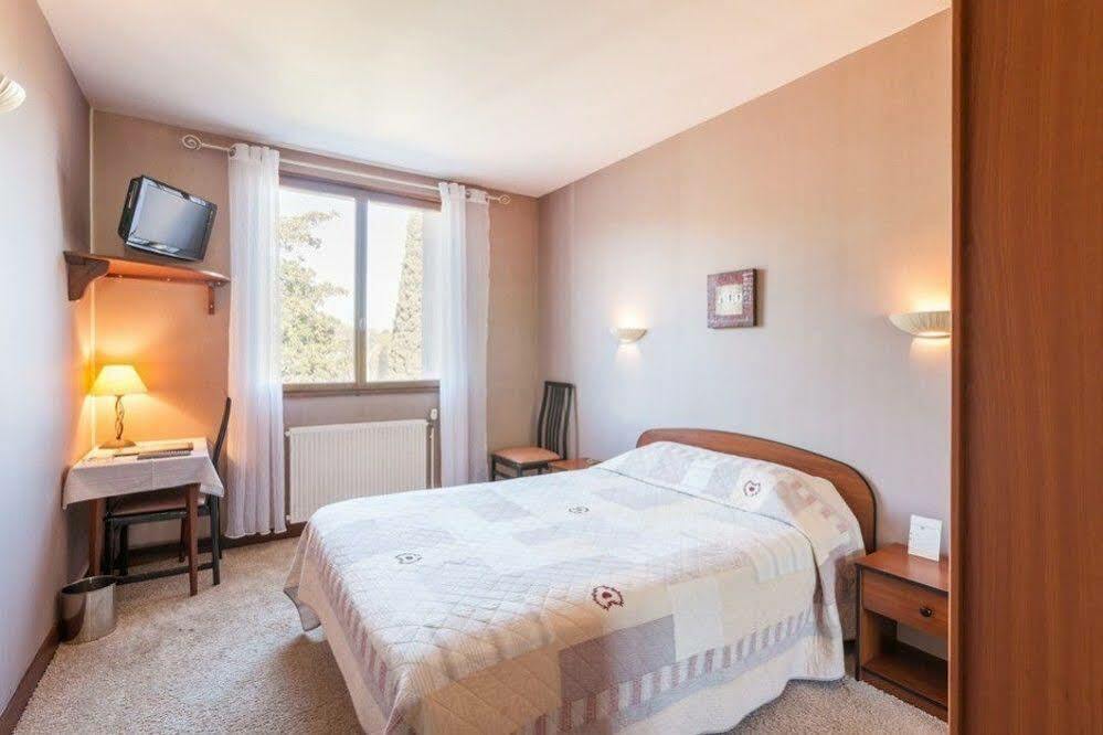 Logis Hotel Emeraude Confolens Zewnętrze zdjęcie